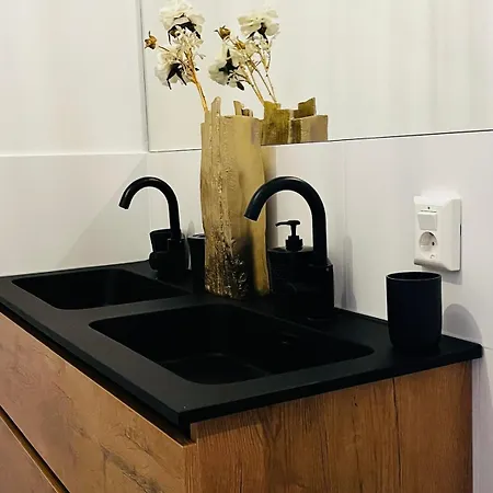 Uilehoeve Aan De Waal Apartamento *