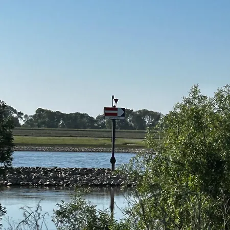 Uilehoeve Aan De Waal