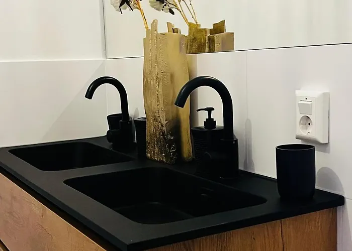 Uilehoeve Aan De Waal Apartman *